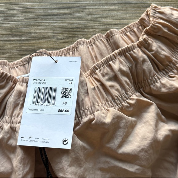 SHORTS NIKE SPORTSWEAR ESSENTIAL WOMEN'S WOVEN HIGH-RISE SHORTS - Picture 9 of 12